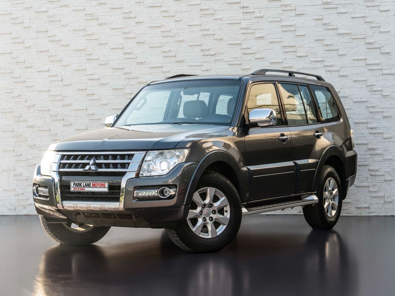 ميتسوبيشي باجيرو GLS Base 3.5L (7 Seater)
