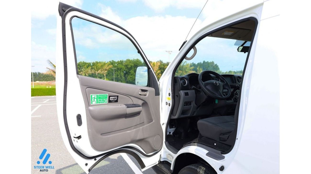نيسان NV350 Urvan 2021 /13 High Back Executive Seats / 2.5 Petrol M/T / GCC / Like New Condition
