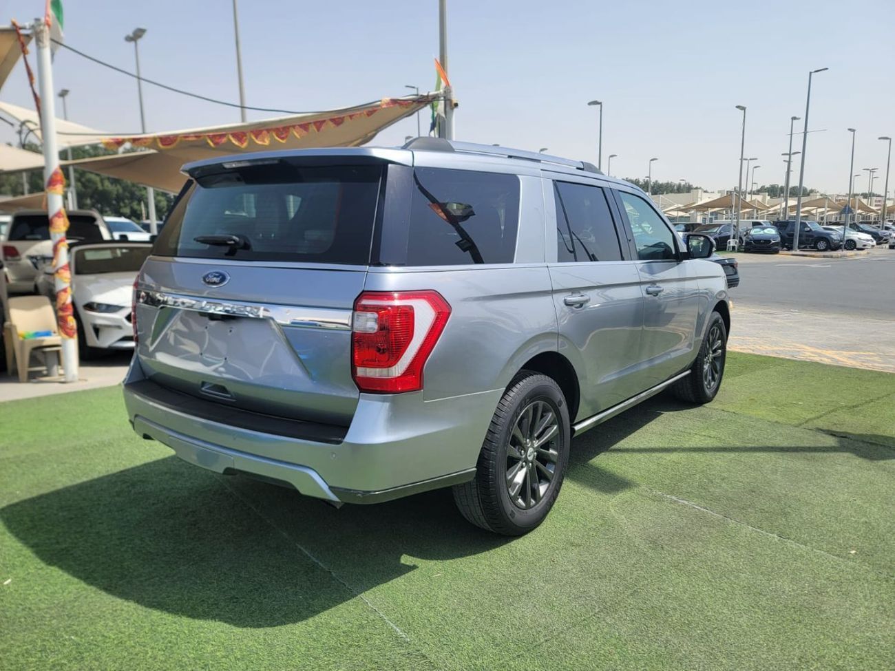 فورد إكسبيديشن XLT 3.5L (380 HP) FWD