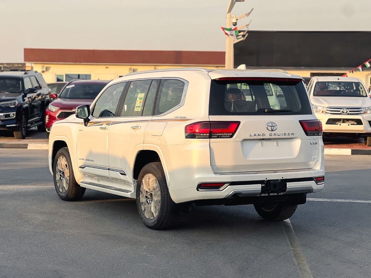 Toyota Land Cruiser 3.5T VXR Hybrid EXPORT PRICE - 2025 LC300 3.5L VXR Hybrid (GCC Specification)