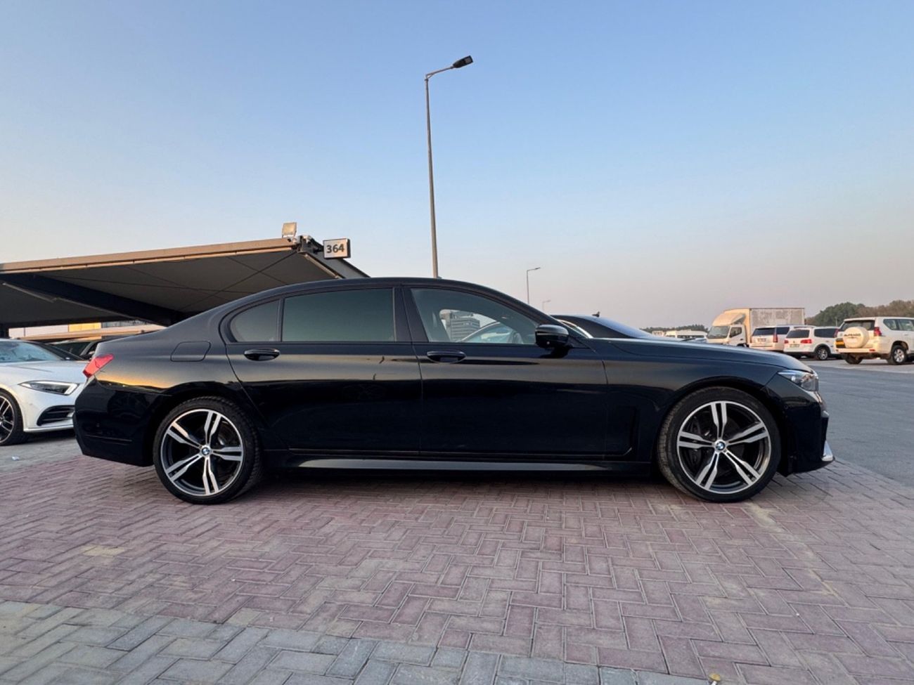 بي أم دبليو 750Li Luxury M Sport Package 4.4L
