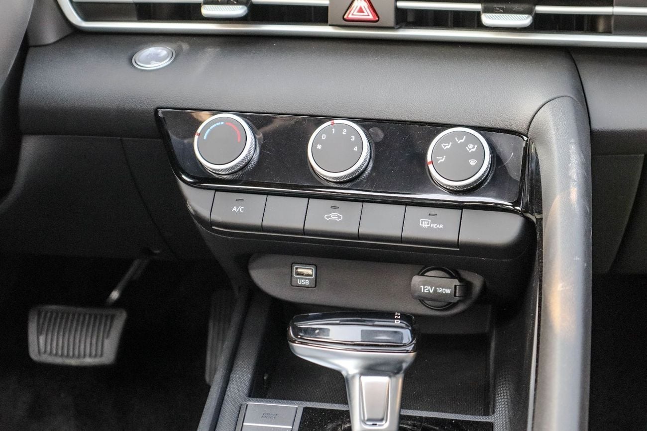 Hyundai Elantra SMART 1.5L Petrol – Automatic – 2025 Model – Chinese Specifications