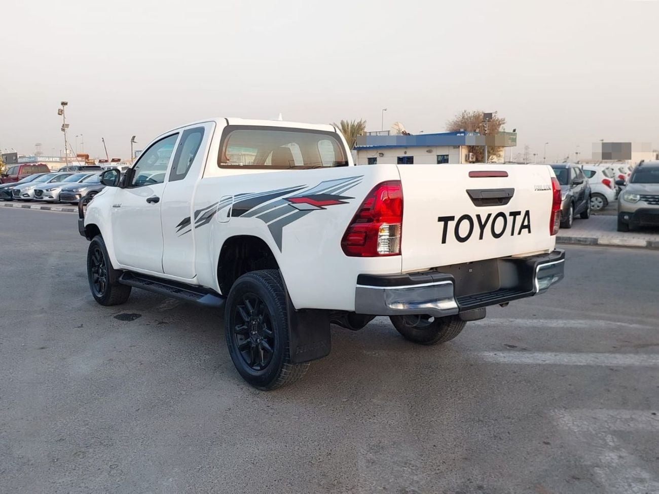 Toyota Hilux 2022 TOYOTA HILUX SMART CAB RHD DIESEL AUTOMATIC 2.4L 2GD ENGINE (PM40191)