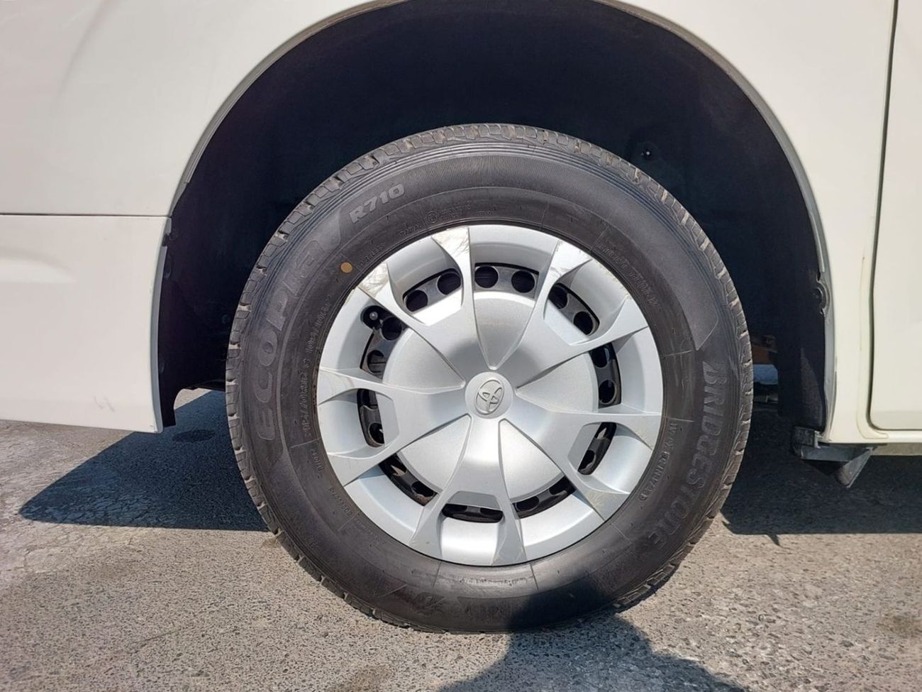 Toyota Hiace TOYOTA HIACE VAN RHD 2019 MODEL 2.8 L DIESEL AUTOMATIC(PM09311)