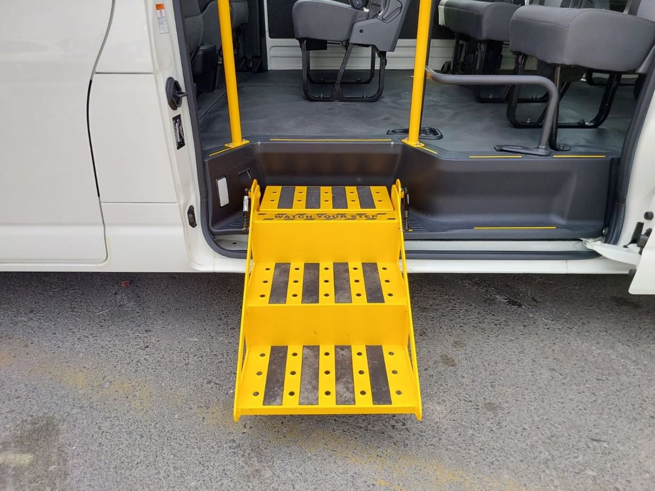 Toyota Hiace TOYOTA HIACE COMMUTER VAN RHD 2020 MODEL 2.8 L DIESEL AUTOMATIC(PM16665)