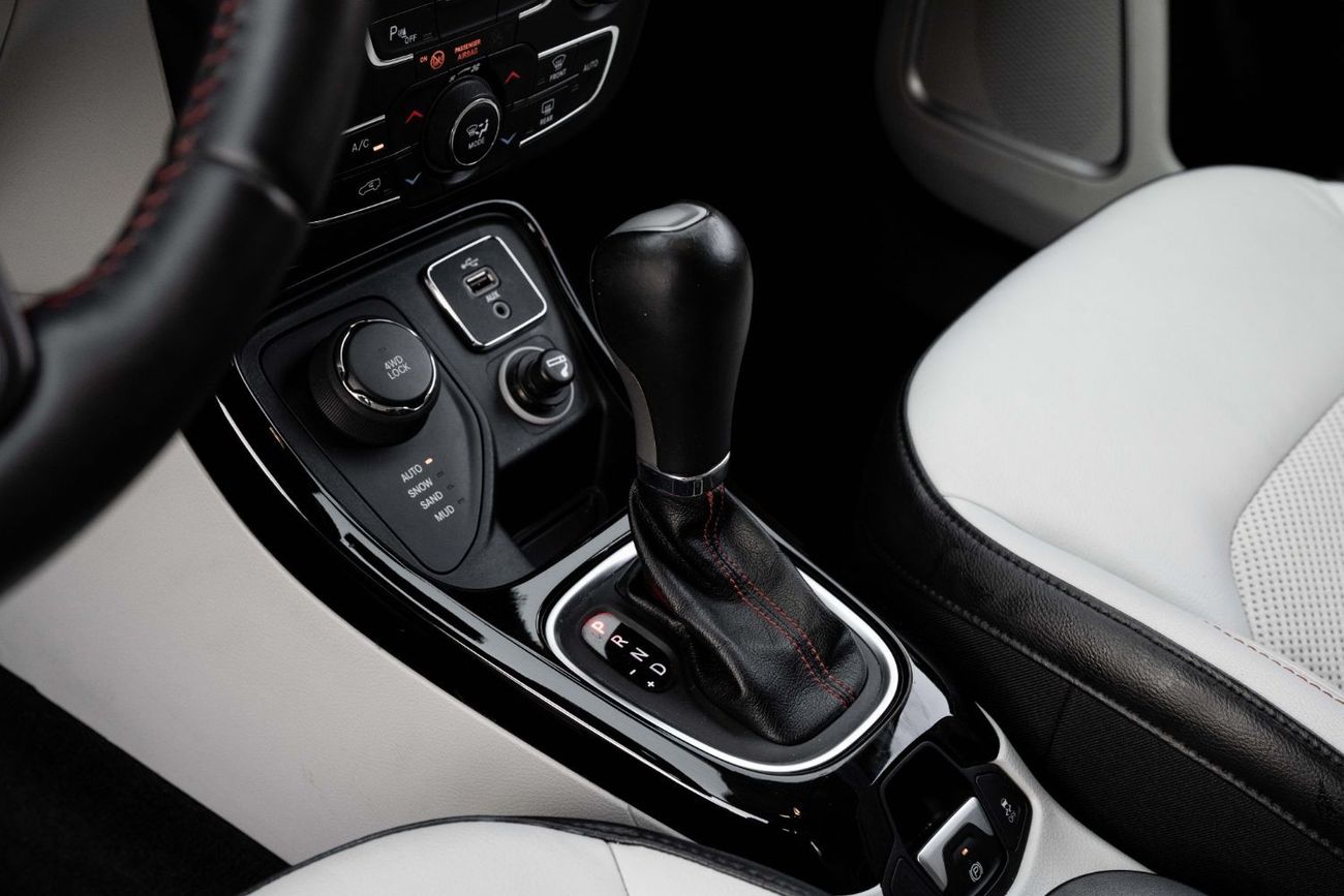 جيب كومباس Limited | 1,410 P.M  | 0% Downpayment | Excellent Condition!