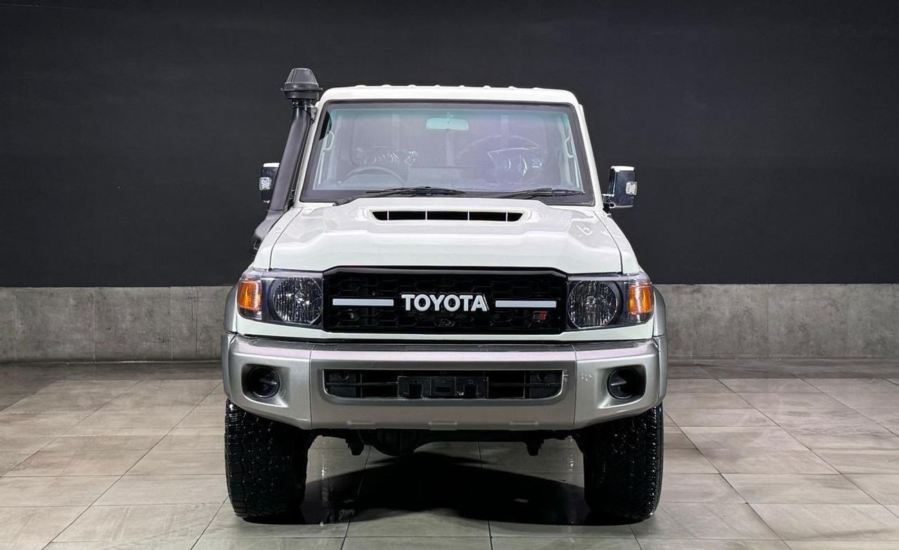 تويوتا لاند كروزر بيك آب Toyota Land Cruiser pickup 2014 single cabin