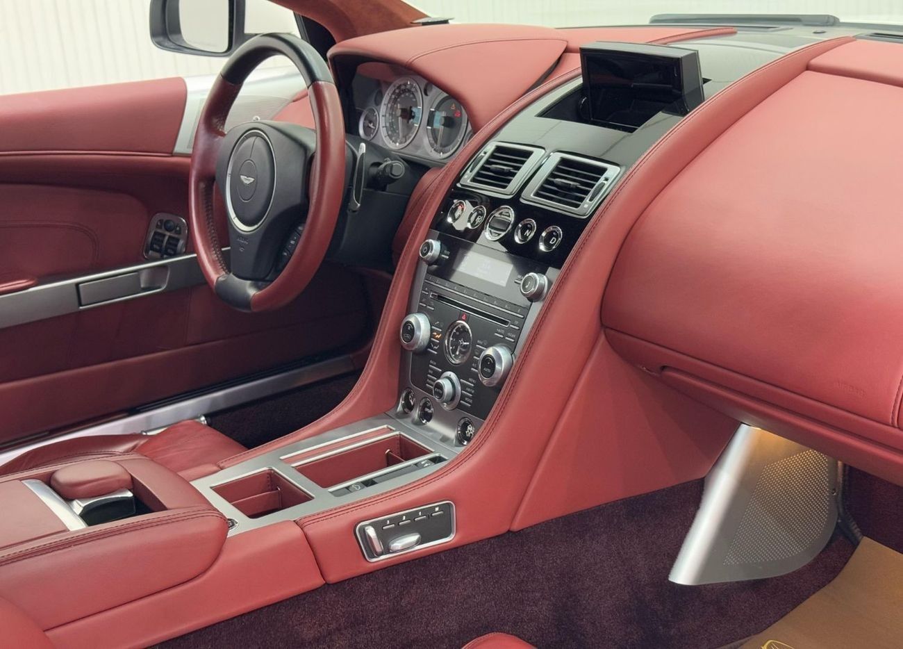 أستون مارتن فيراج 5.9L V12 2012 Aston Martin Virage V12, Full Service History, Low Kms, Excellent Condition, GCC