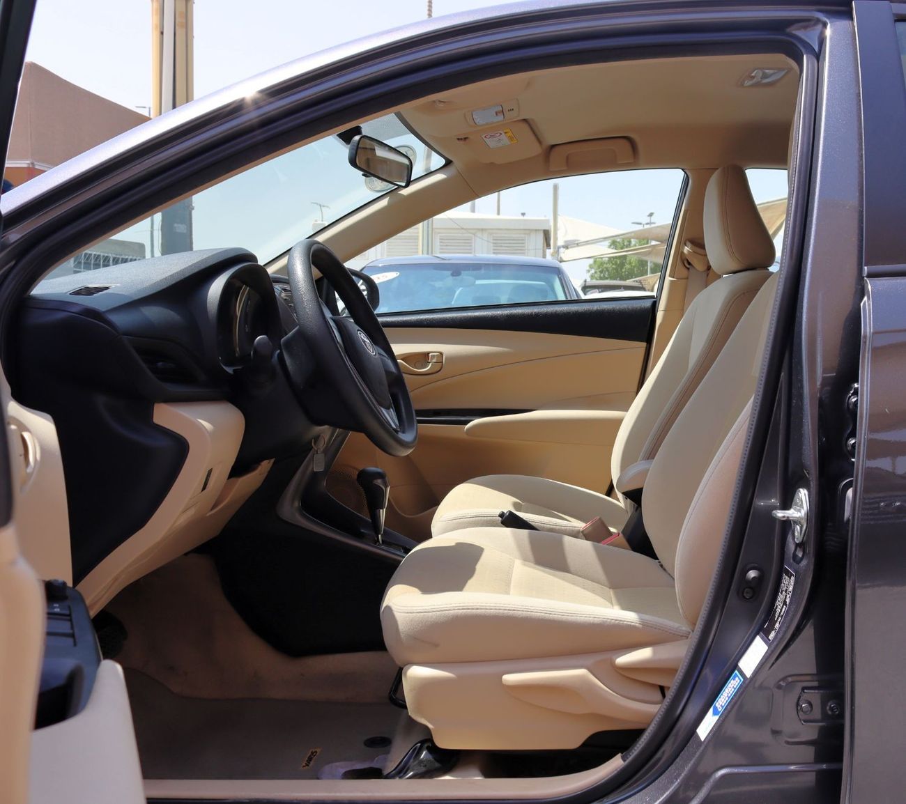 Toyota Yaris Y2 ACCIDENTS FREE - GCC - ORIGINAL PAINT - ENGINE 1500 CC - PERFECT CONDITION INSIDE OUT