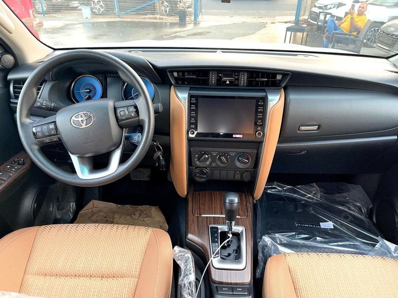 Toyota Fortuner 2022 - 2.7L Petrol, Alloy Rims, DVD Camera, Rear A/C, Four Wheel Drive