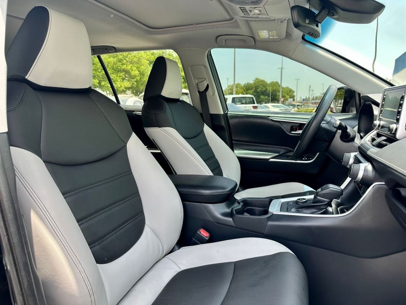 Toyota RAV4 2019 Toyota RAV4 XLE hybrid