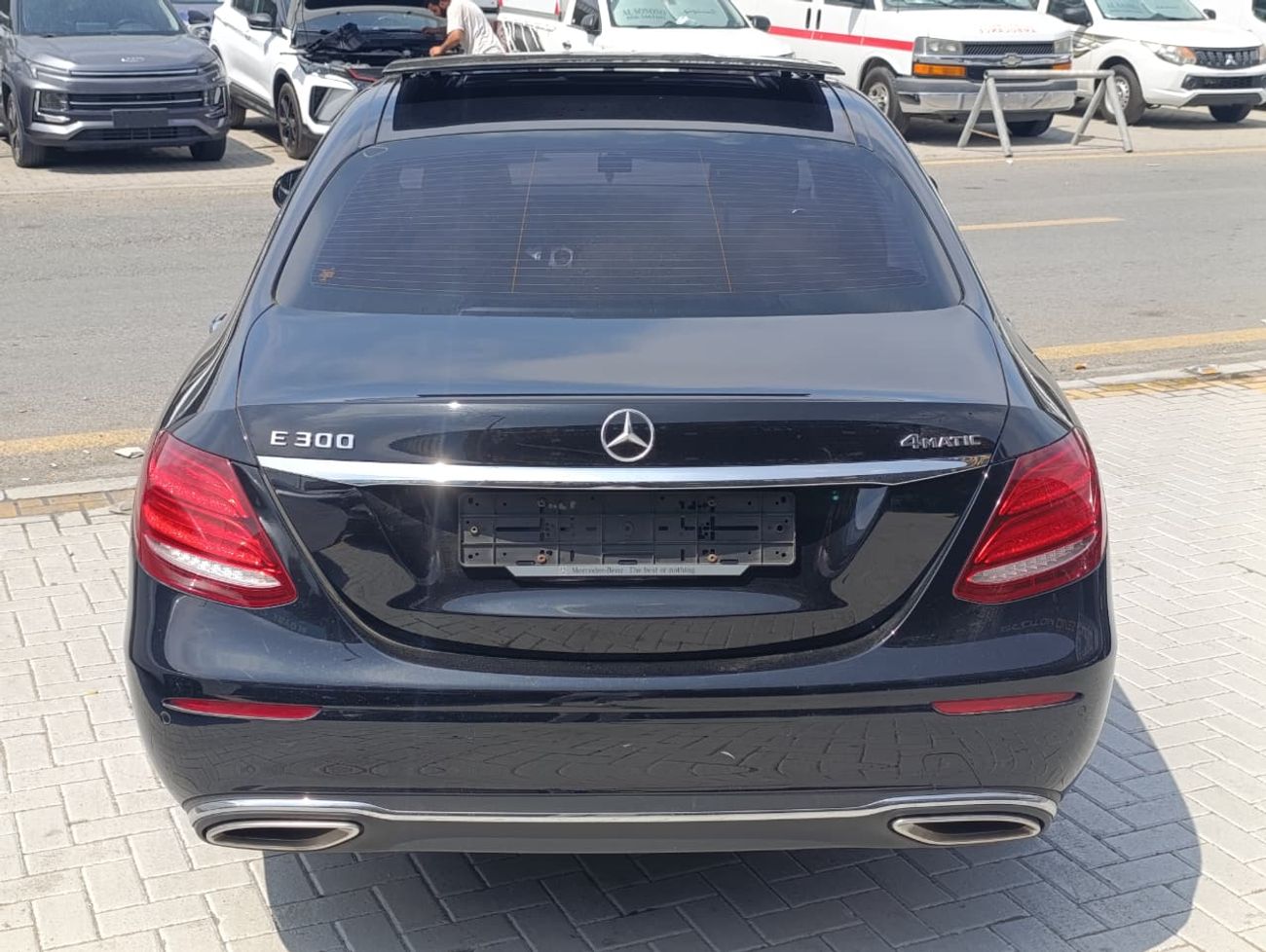 مرسيدس بنز E300 Premium + 2.0L