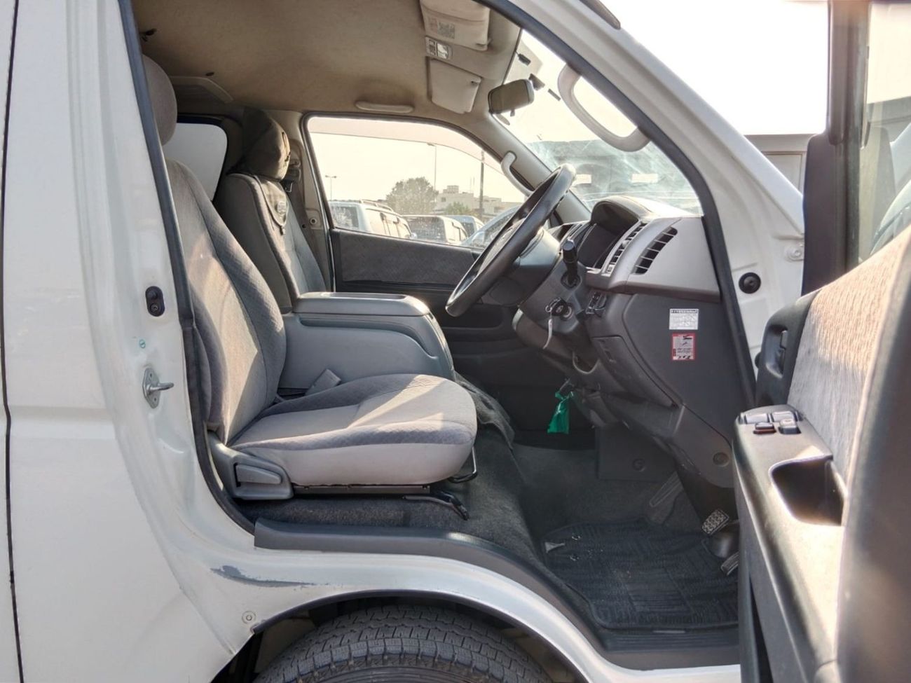 تويوتا هاياس TOYOTA HIACE VAN RIGHT HAND DRIVE (PM1613)