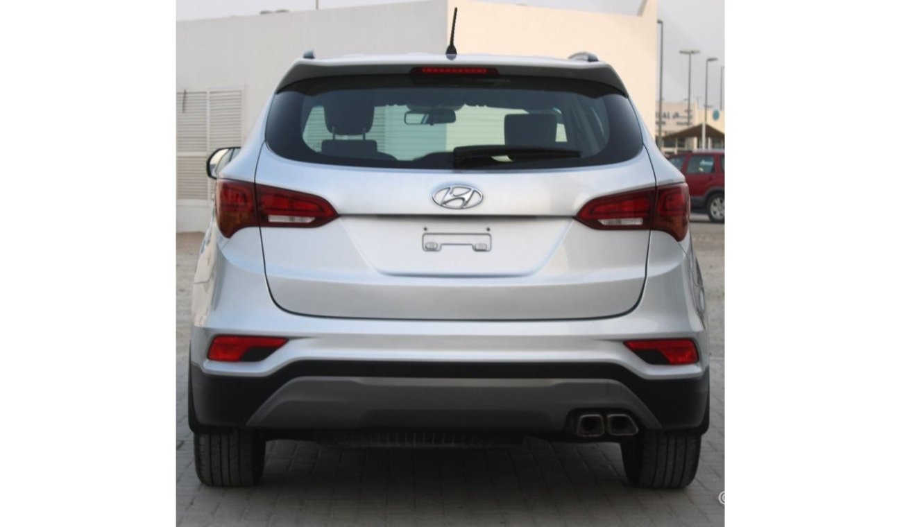 Hyundai Santa Fe HYUNDAI SANTAFE 2018 GCC SILVER 2.4 EXCELLENT CONDITION WITHOUT ACCIDENT
