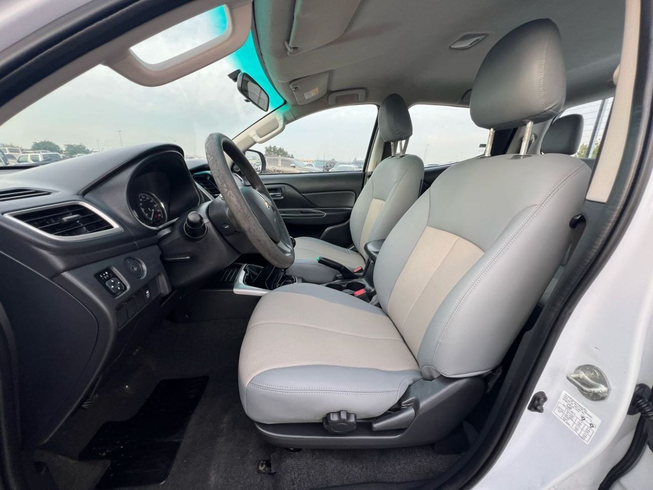 Mitsubishi L200 2019 Mitsubishi L 200 2.4L GL   Pick-Up Petrol 4X4 Manual - Power Window - Double Cabin - GCC spec