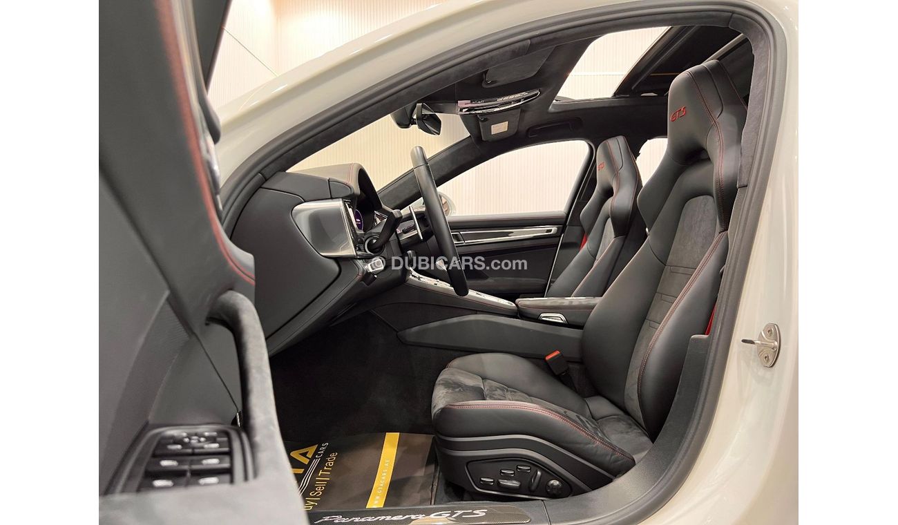 بورش باناميرا 2022 Porsche Panamera GTS, April 2024 Porsche Warranty, Full Options, Very Low Kms, GCC