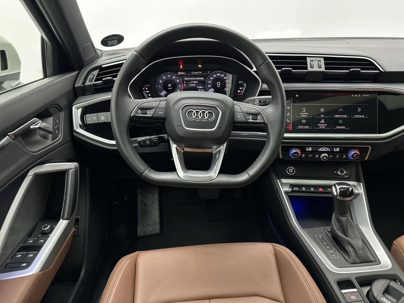 Audi Q3 40 TFSI S-LINE SPORTBACK 40 TFSI quattro 2.0L Sportback 180hp (Ref# 72558)