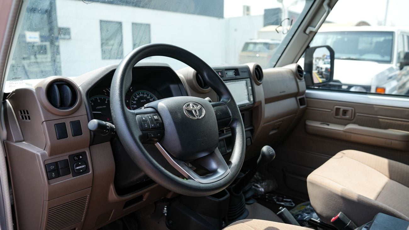 Toyota Land Cruiser Pick Up LC79 DC 4.5L V8 DSL 24YM FULL OPTIONS LC79 DC 4.5L V8 DSL 24 YM