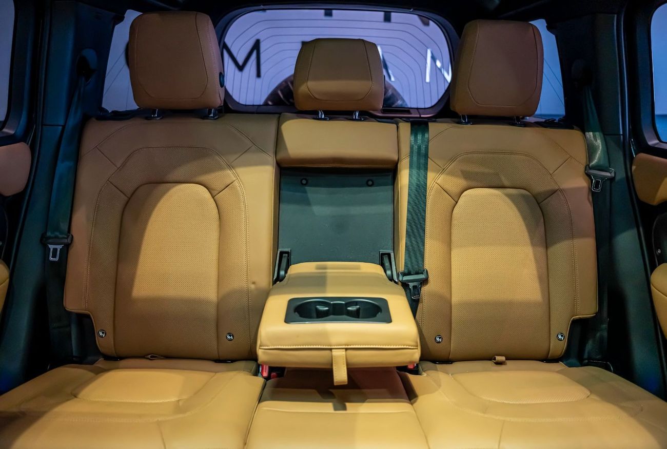 لاند روفر ديفندر 110 HSE P400 3.0L 2023 Urban Defender HSE P400, 2028 Land Rover Warranty + Service, Low KMs, GCC1