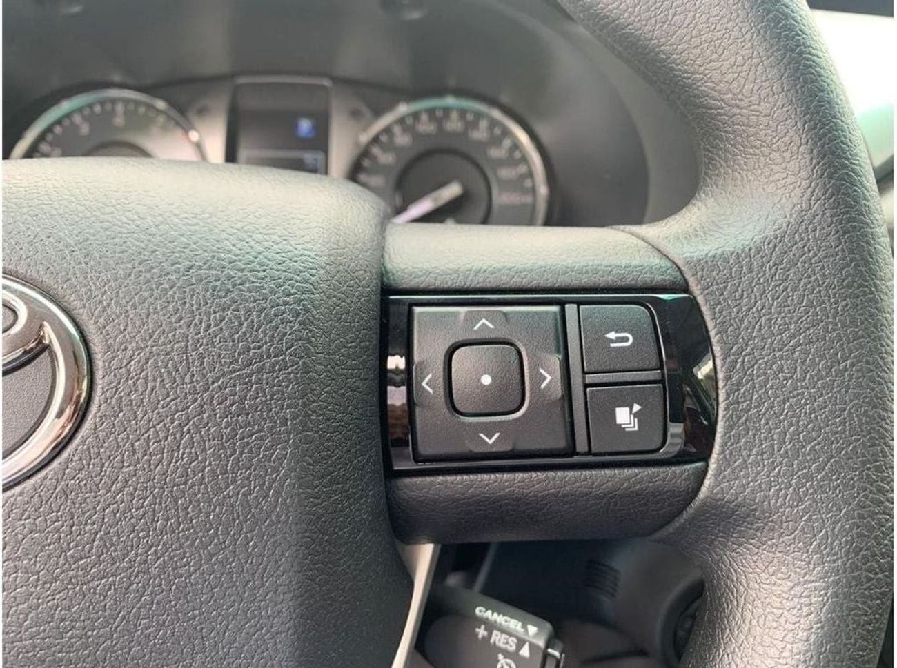 Toyota Hilux 2025 TOYOTA HILUX SR5 4.0L V6 WHITE AND BLACK AVAILABLE