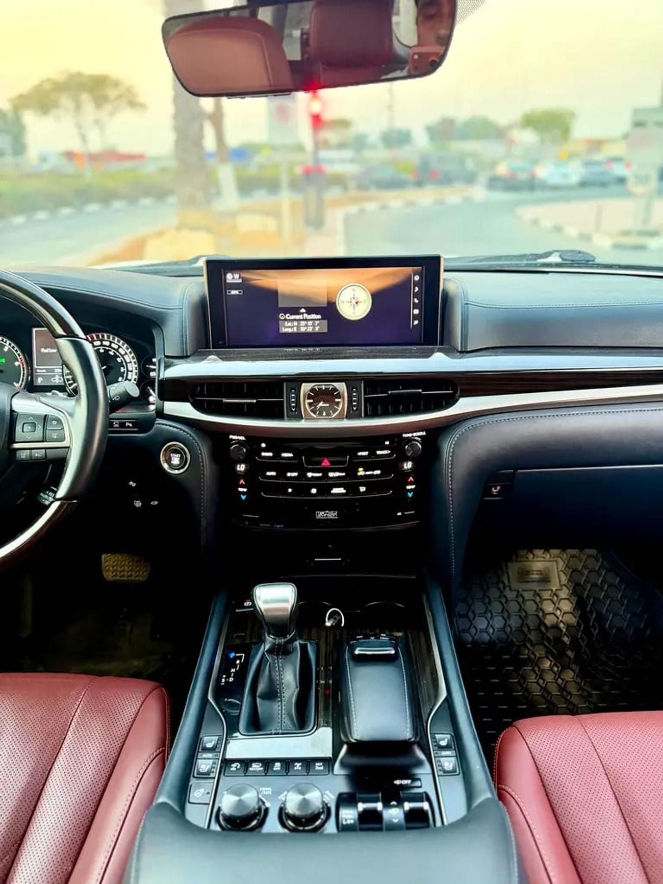 لكزس LX 570 بلاتينيوم - Canadian Specs
