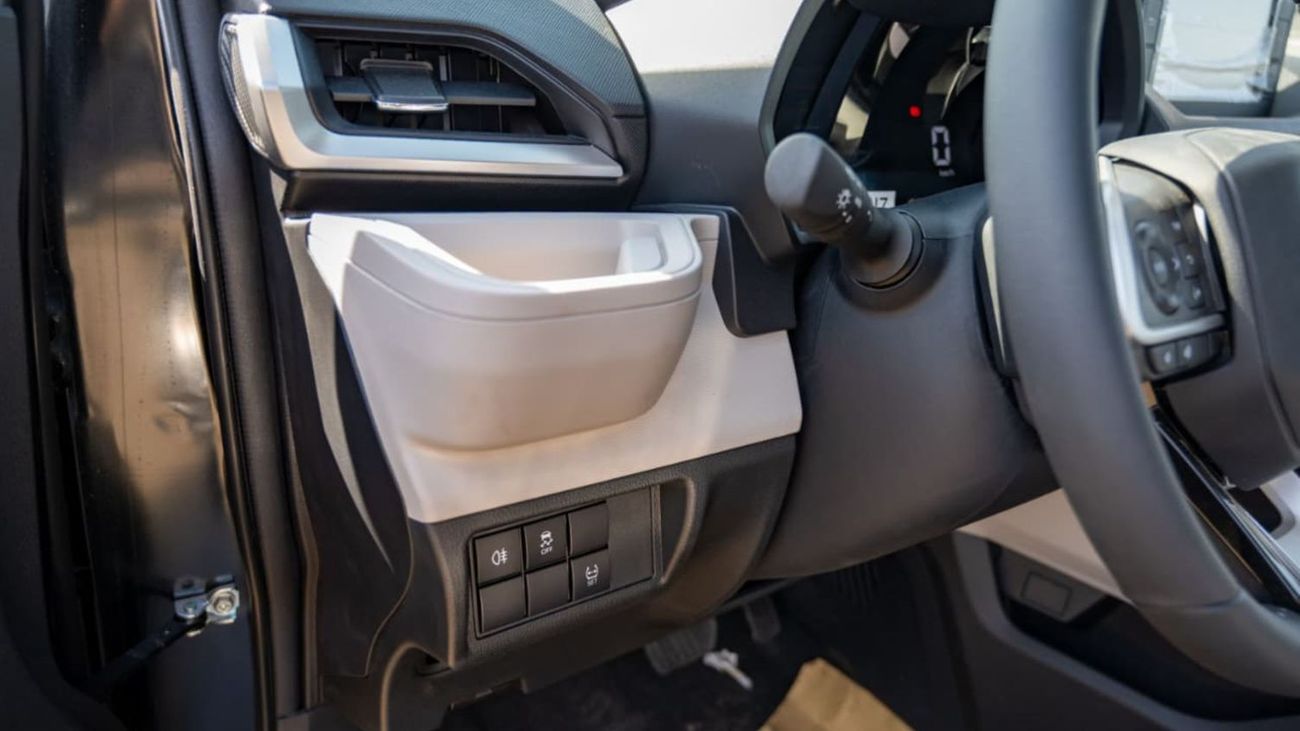 تويوتا فيلوز 1.5L Petrol | 7 Seater | 4 Door