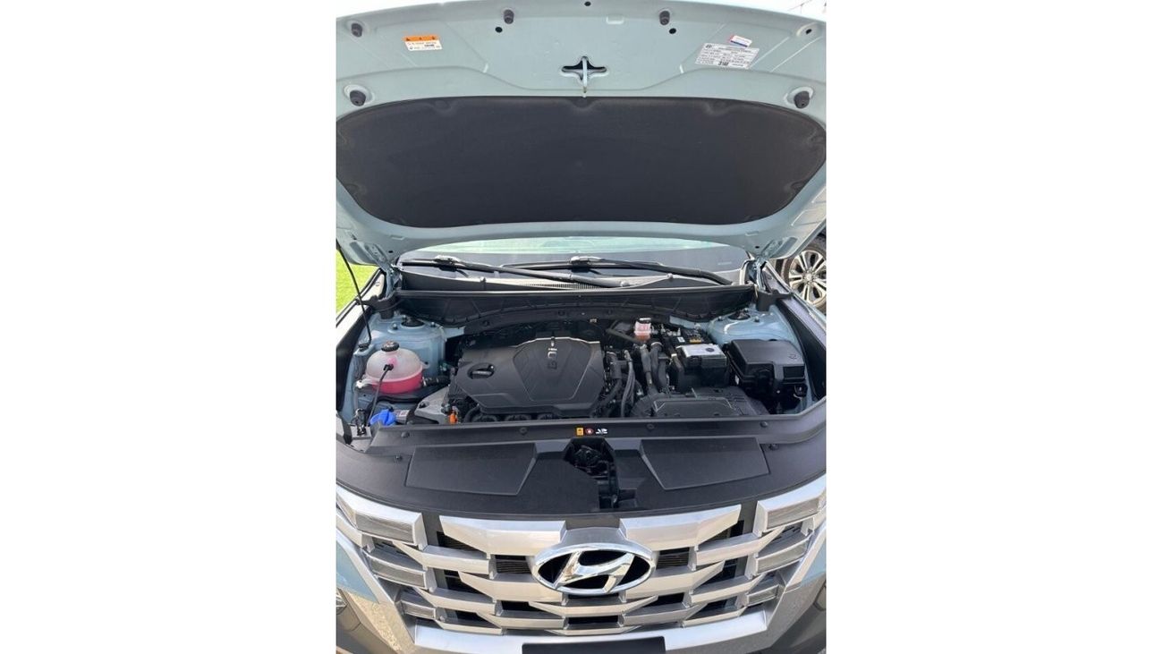 Hyundai Santa Cruz car in perfect condition, 2022 with engine capacity 2.5 4wd pickup