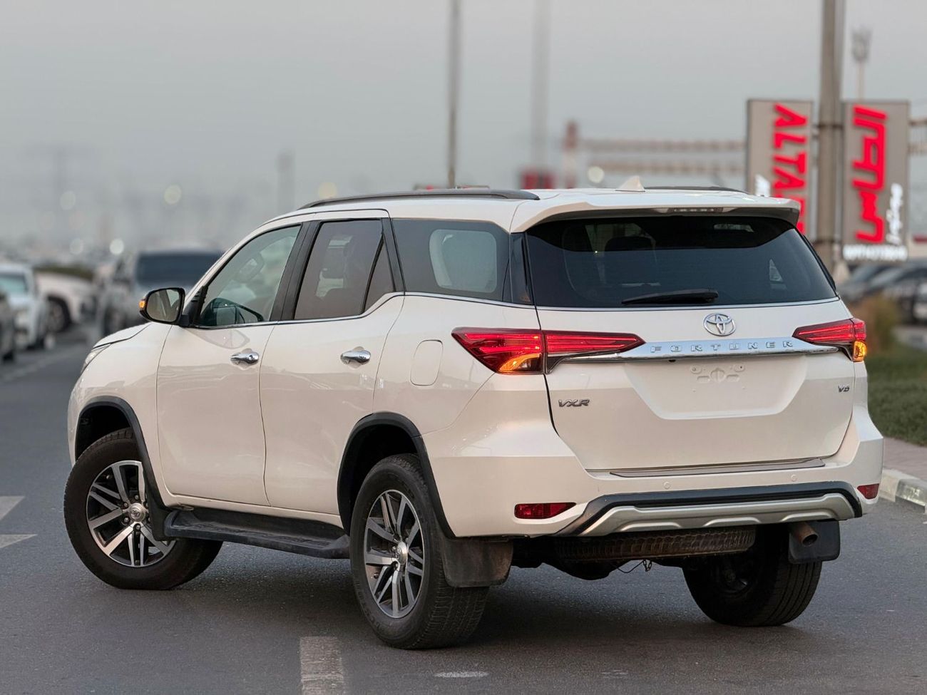 Toyota Fortuner Toyota fortuner 2019 white with orange interior LHD gcc specs 7 seaters