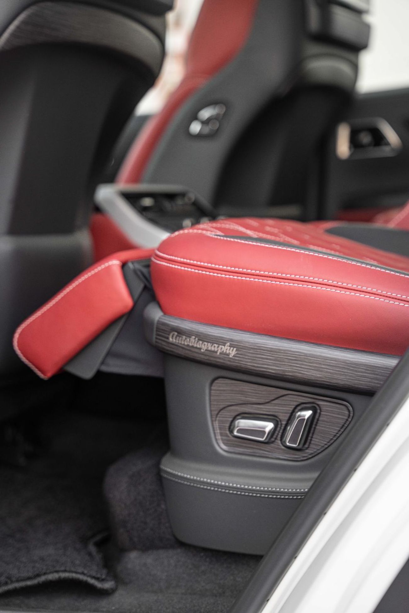 تويوتا لاند كروزر LC300 GR SPORT 3.3L DIESEL FULL OPTION WITH MBS AUTOBIOGRAPHY VIP MASSAGE SEAT AND ROOF STAR LIGHT