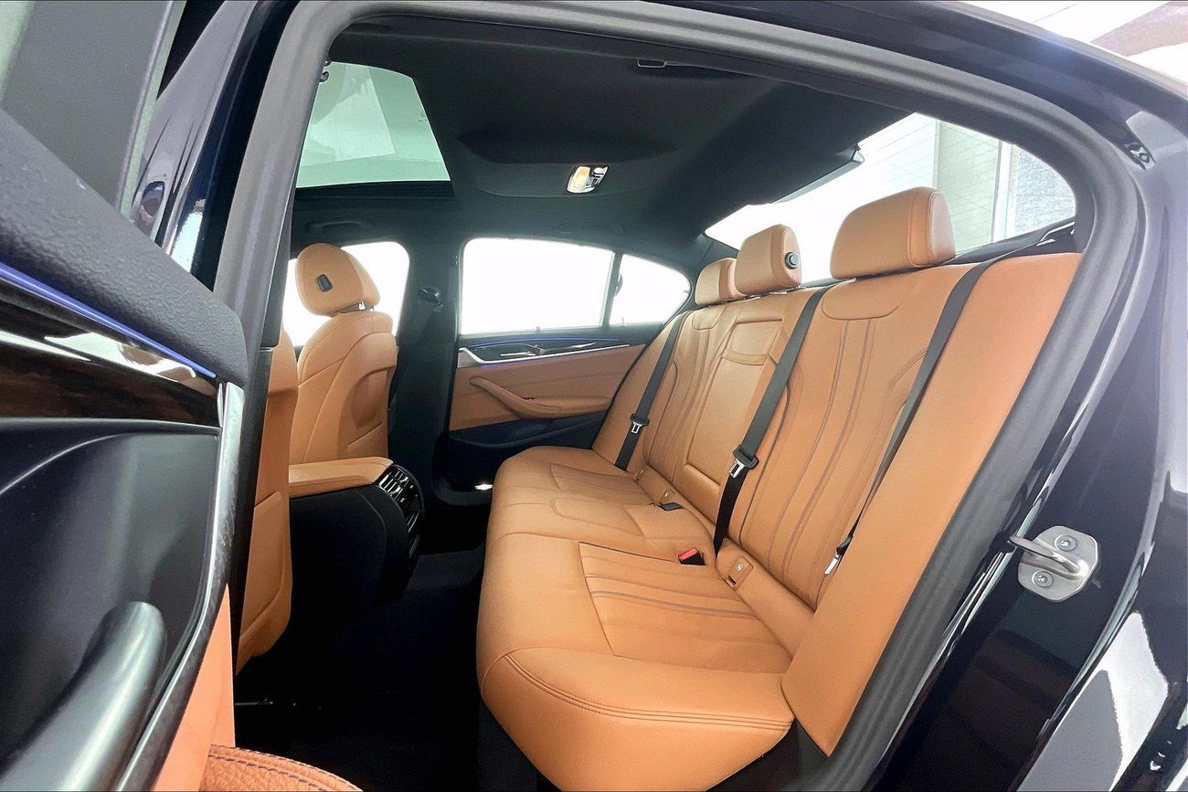 بي أم دبليو 520i M Sport | شامل الضمان | 0 ﺪﻔﻋﺓ ﺃﻮﻟﻯ