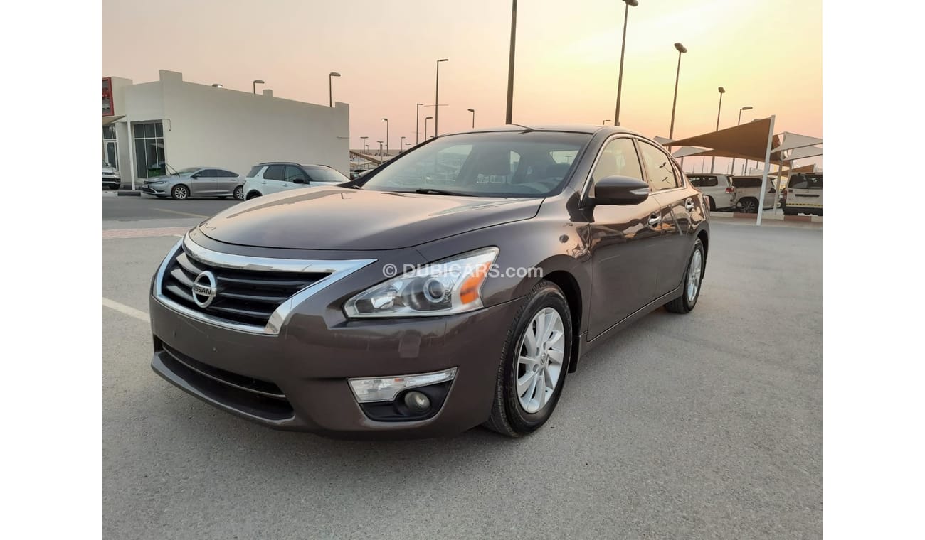 Nissan Altima Nissan Altima model 2014 Gcc very celen car km 176,000 price 22,000