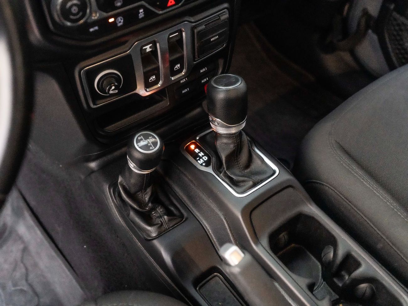 Jeep Wrangler Sport S 3.6L A/T