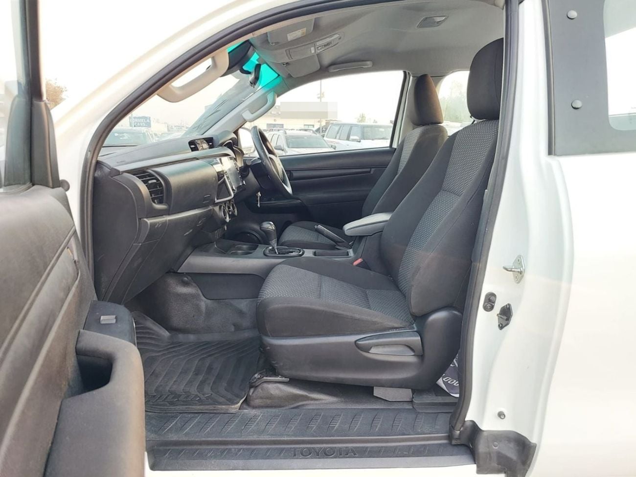 Toyota Hilux 2022 TOYOTA HILUX SMART CAB RHD DIESEL AUTOMATIC 2.4L 2GD ENGINE (PM40191)