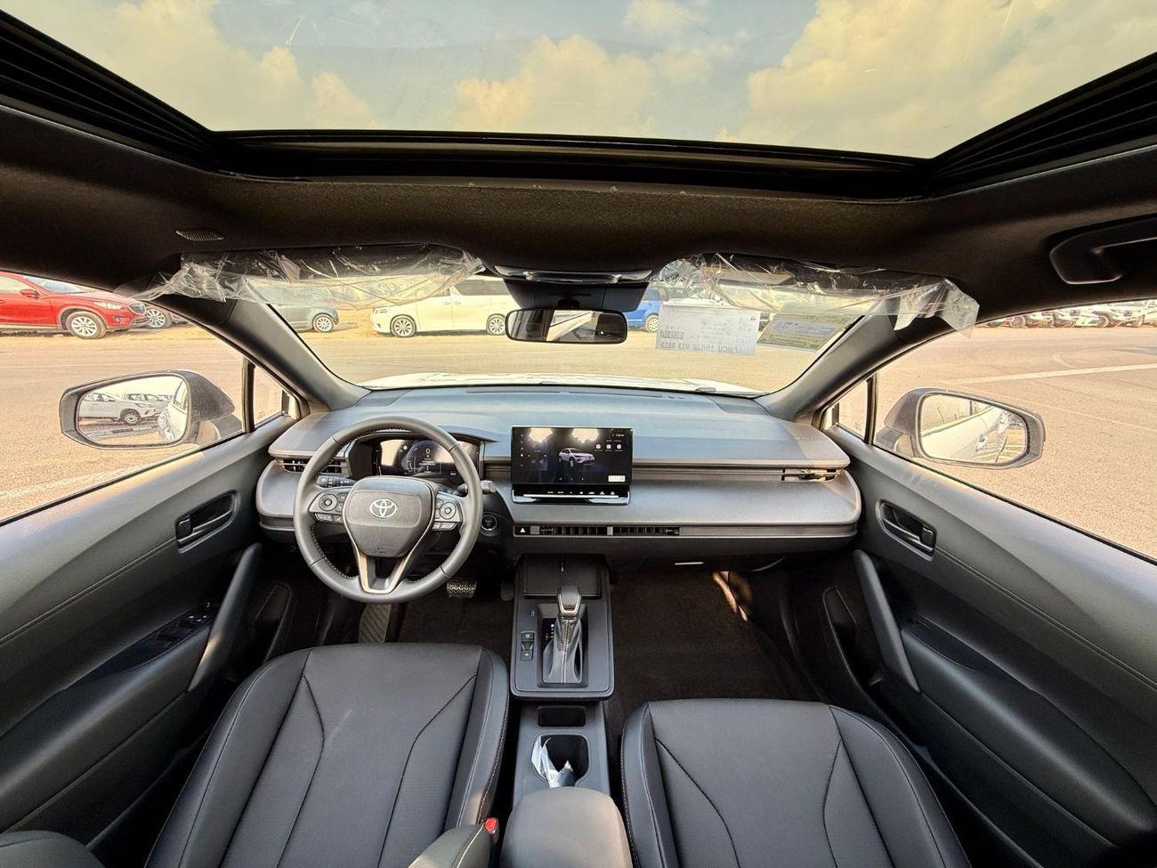 تويوتا كورولا كروس Toyota corolla cross 2.0 whitte 2025 new face