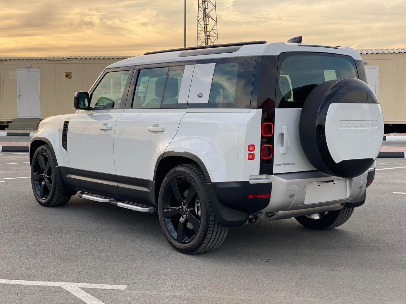 Land Rover Defender GCC SPEC UNDER WARRANTY AND SERVICE CONTRACT