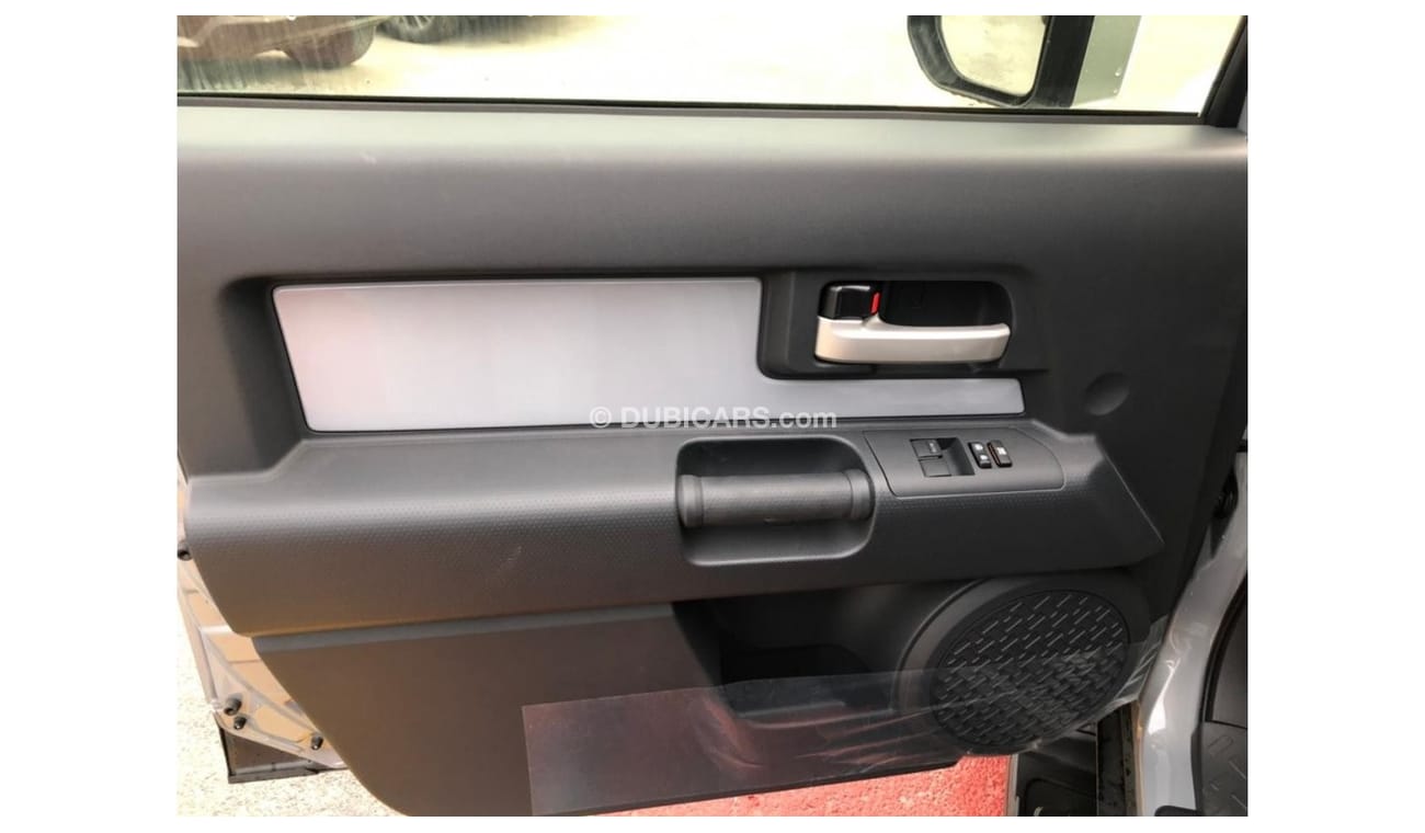 تويوتا إف جي كروزر إف جي كروزر 4.0 لتر دفع رباعي موديل 2021 بنظام صوت جي بي إل بوصلة للتصدير فقط