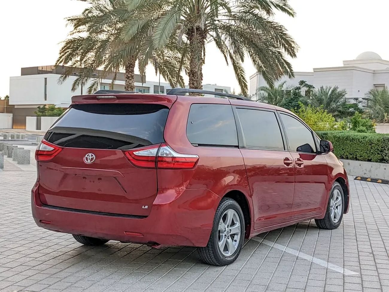 Toyota Sienna LE (NON GCC) Mid Option With Navigation In Perfect Condition 7 Seater Flawless Family Van