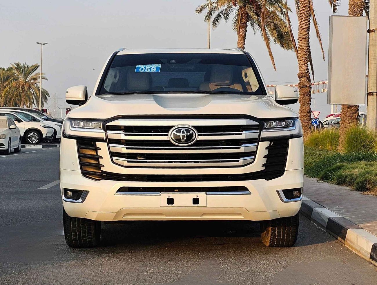 تويوتا لاند كروزر VXR/ TWIN  TURBO 3.5/ RADAR/ FULL  OPTION/ LOW MILEAGE/  EXPORT ONLY / LOT#4007481