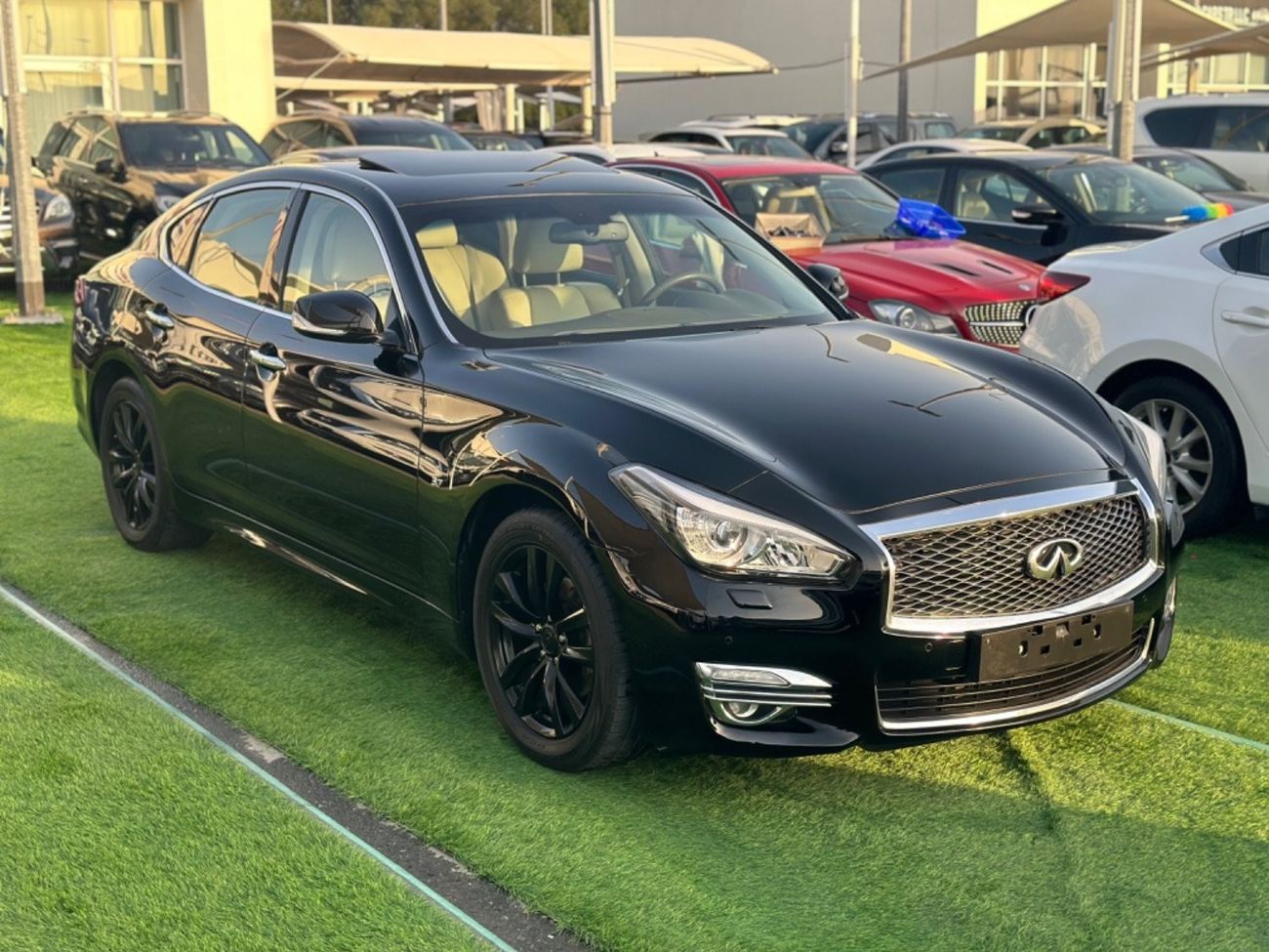 Infiniti Q70 Sports MODEL 2016 GCC CAR PERFECT CONDITION INSIDE AND OUTSIDE FULL OPTION SUN ROOF LEATHER SEATS