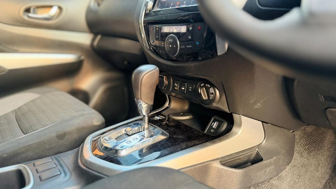 نيسان نافارا -