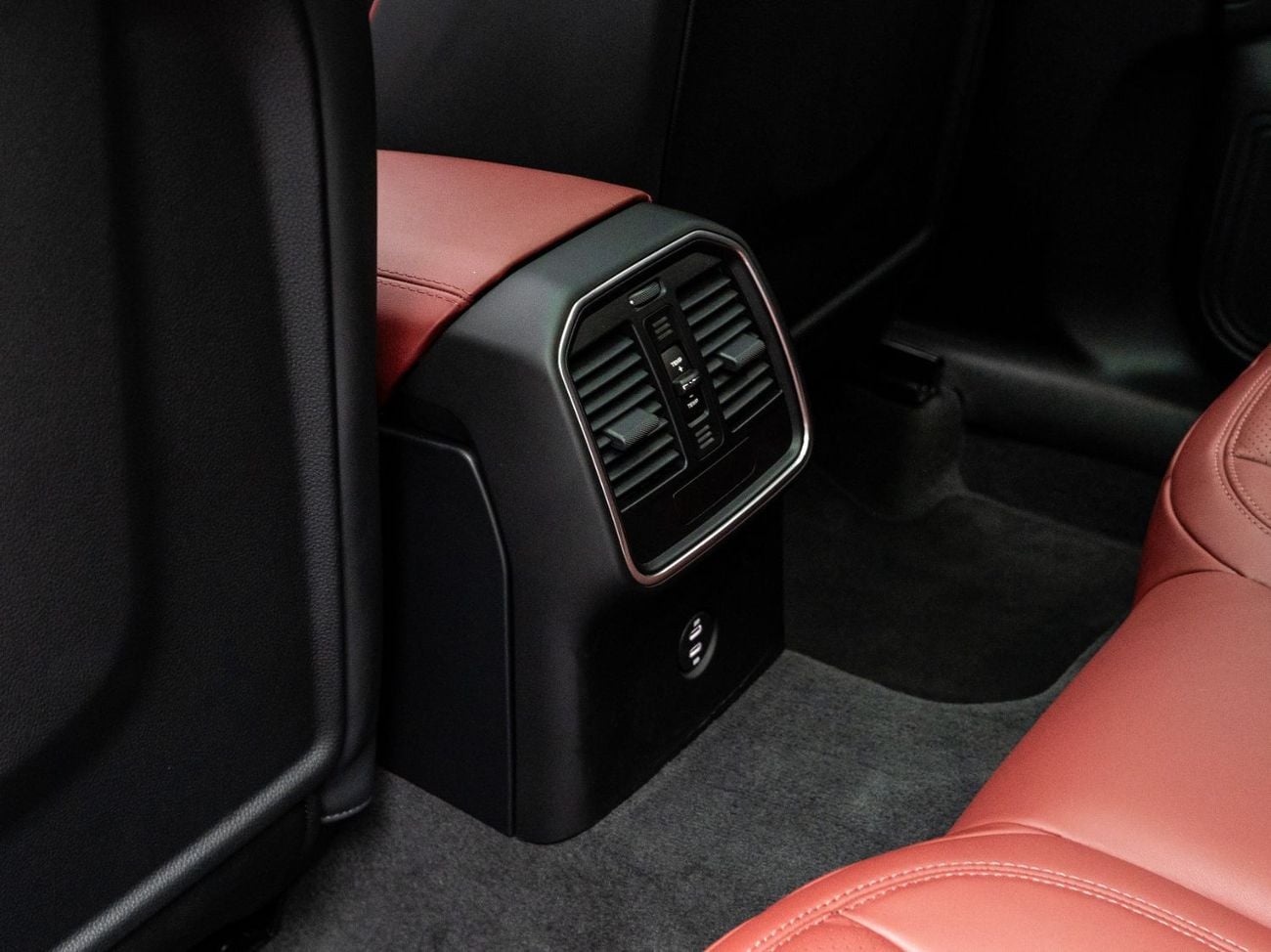 Porsche Macan S 3.0L (340 HP) 2024 Porsche Macan S, 2.9 V6, 4WD, 375bhp, 7 Speed Dual-Clutch Automatic