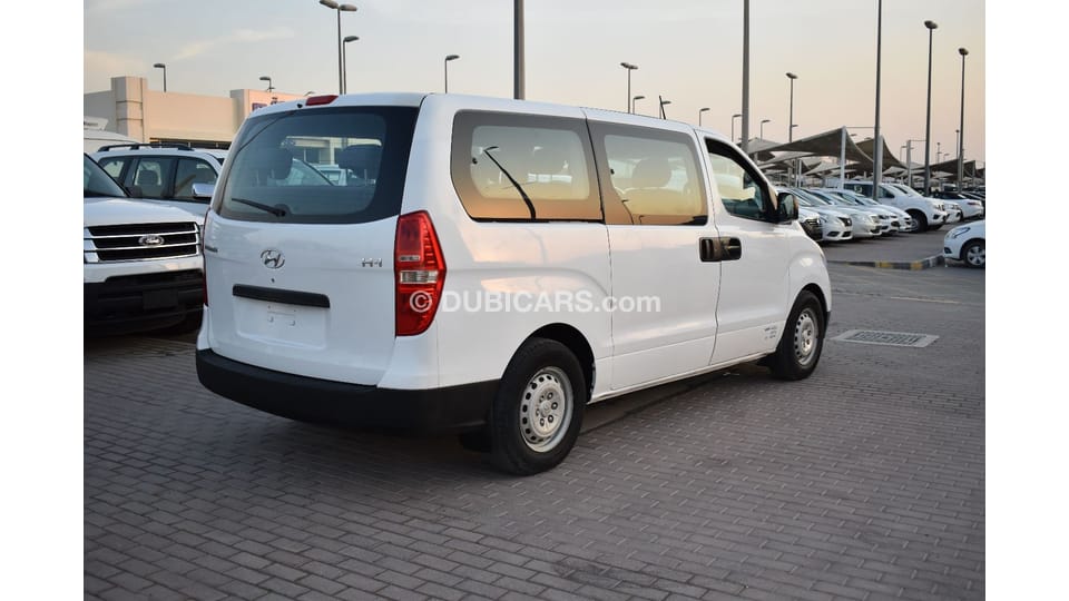 Hyundai H-1 HYUNDAI H1 12 SEATER for sale: AED 24,000. White, 2012