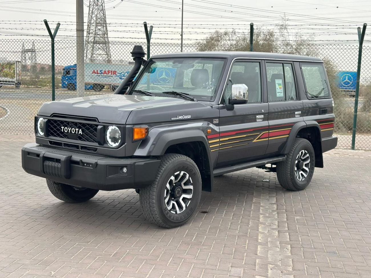 تويوتا لاند كروزر 70 LC76 DX DX 4.0L A/T