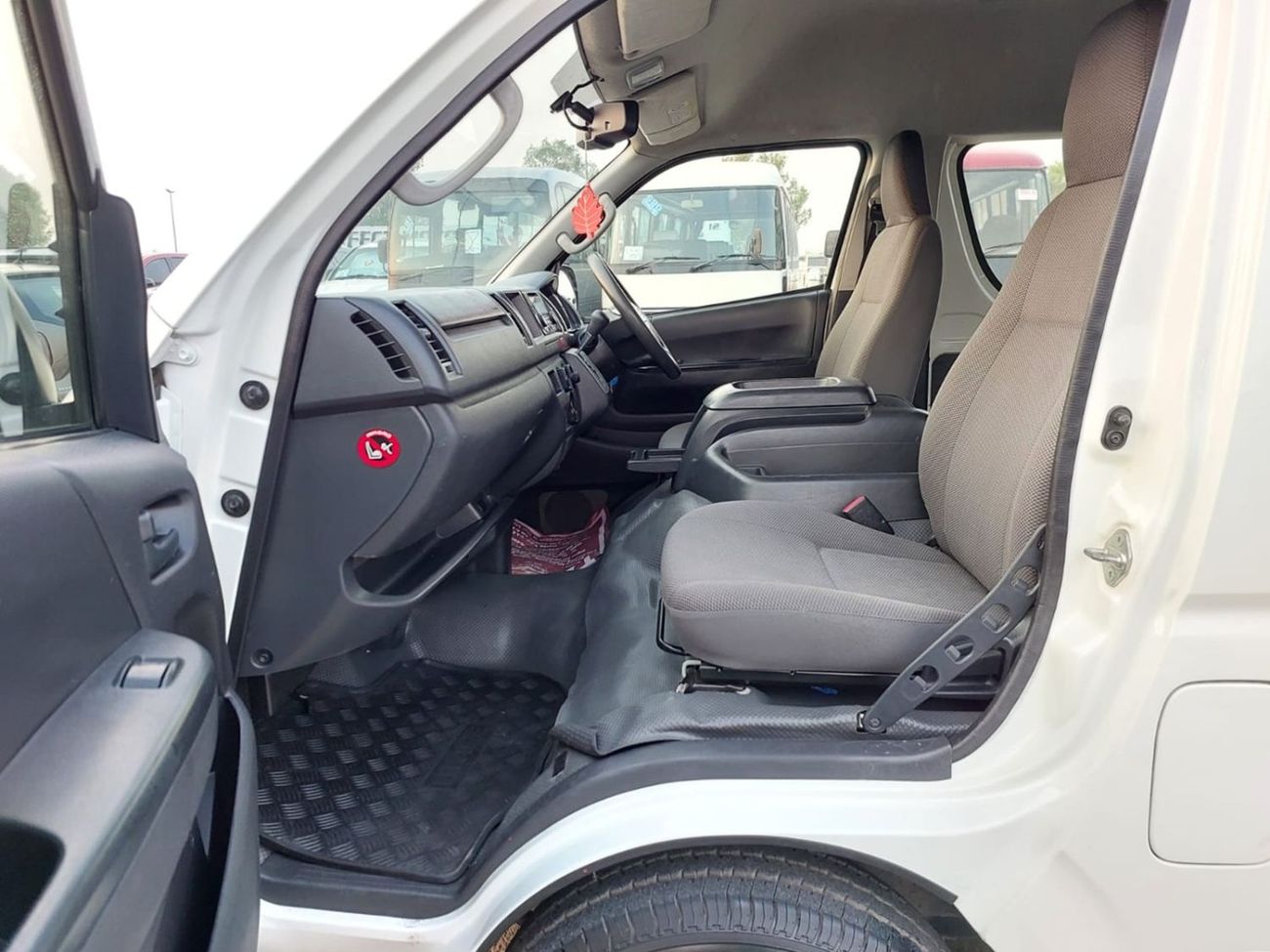 Toyota Hiace TOYOTA HIACE COMMUTER VAN RHD 2016 MODEL 3.0 L DIESEL AUTOMATIC(PM28060)