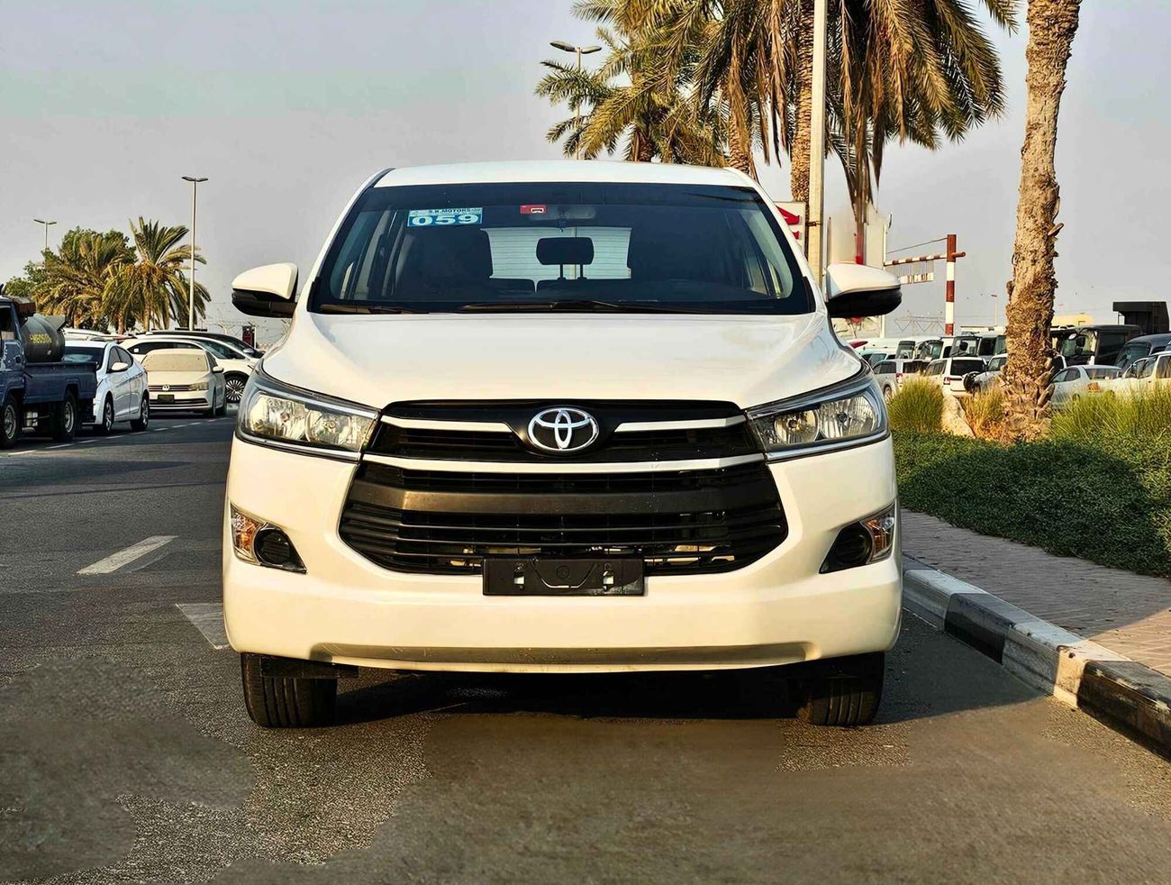 Toyota Innova V4 2.7/ GCC 7 SEATS/ LEATHER/ LOW MILEAGE / 592 MONTHLY / LOT# 15597