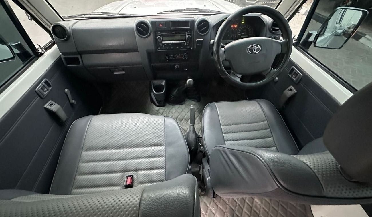 تويوتا لاند كروزر 70 RHD DIESEL V8 MANUAL