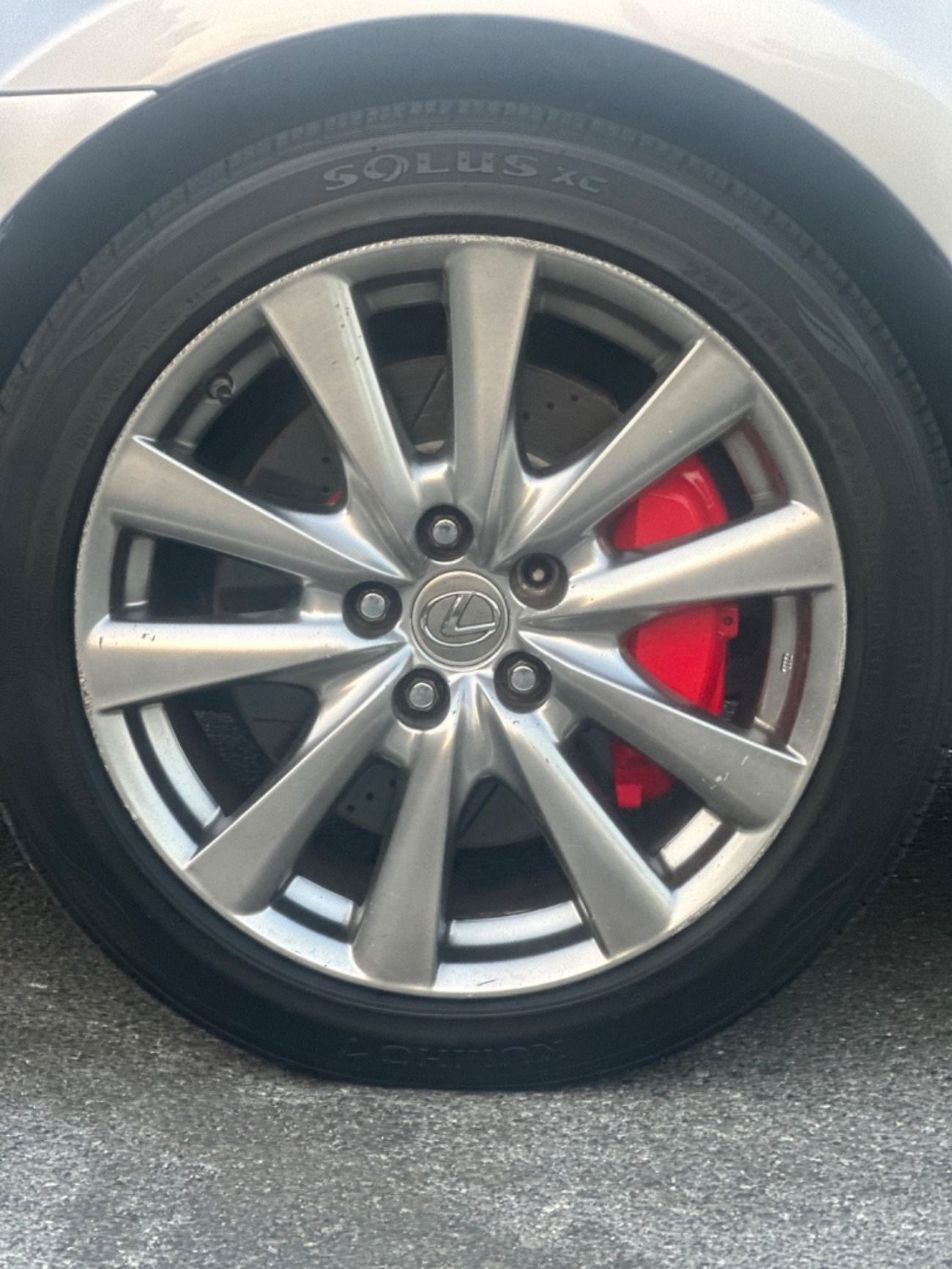 لكزس GS 350 موديل 2013 حاله ممتازه من الدآخل والخارج فل مواصفات فتحه وجلد ومثبت سرعه وتحكم كهربائي كامل