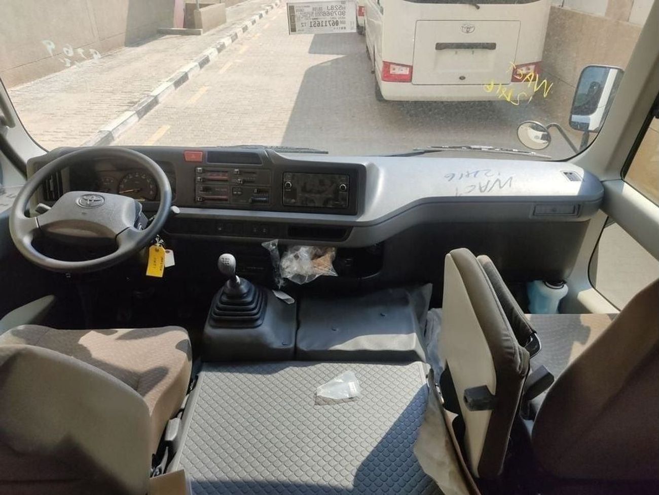 تويوتا كوستر 30 Seater Petrol