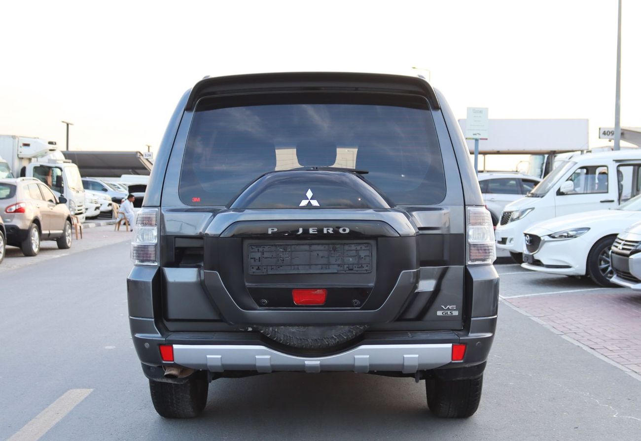Mitsubishi Pajero GLS 3.5L (189 HP) Mitsubishi Pajero - 2016 - Full Option - GCC - Accident-Free - 3.5L Engine - Excel