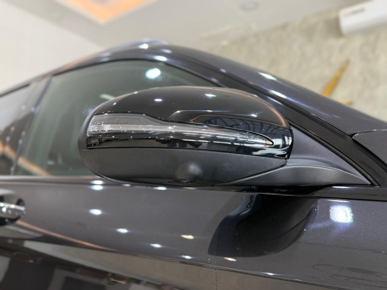 مرسيدس بنز GLC 300 4MATIC 2.0L